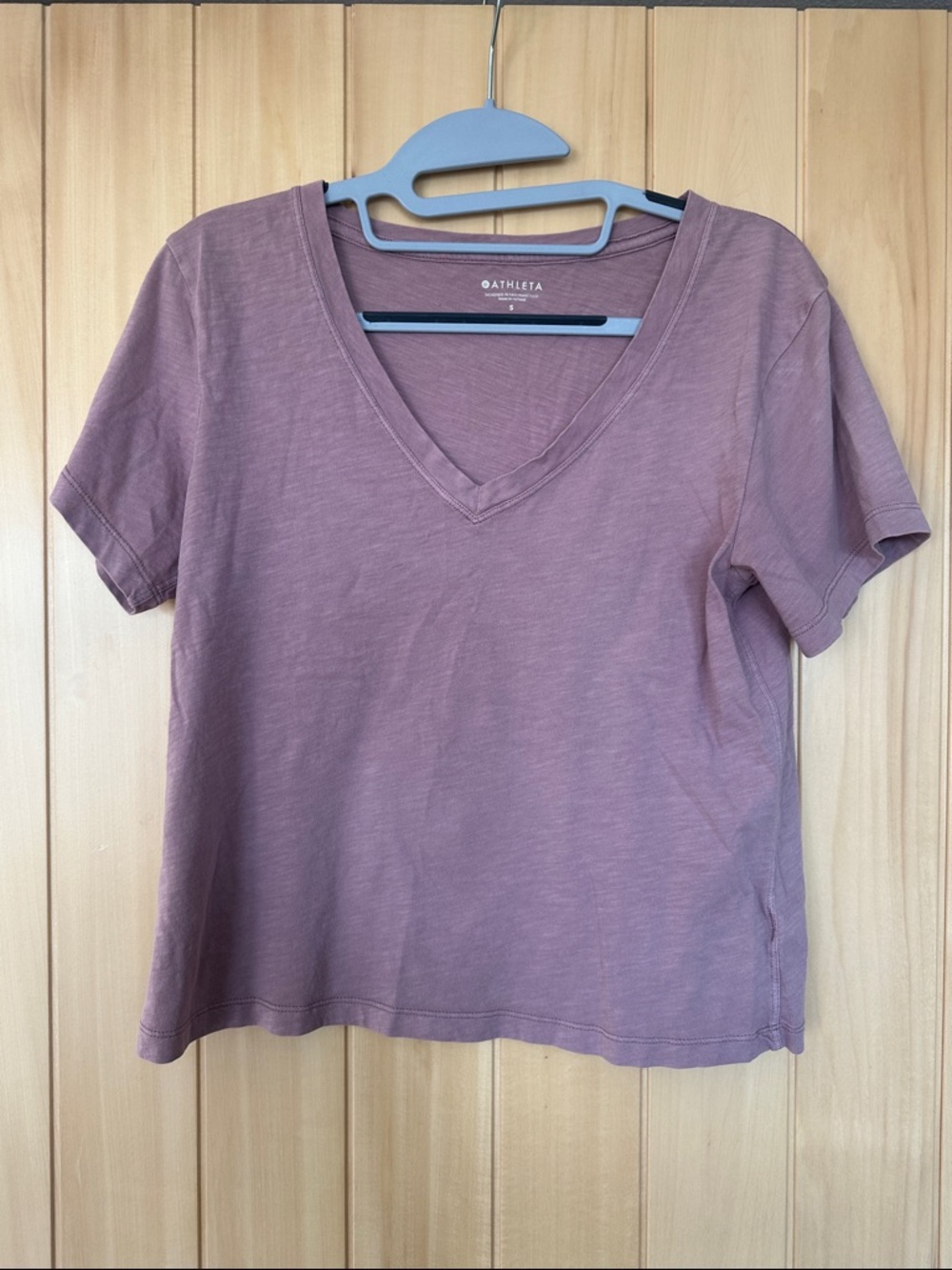 Athleta Mauve V-Neck Short Sleeve Tee